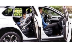 Accesorios esenciales para viajar con bebés: organización y comodidad