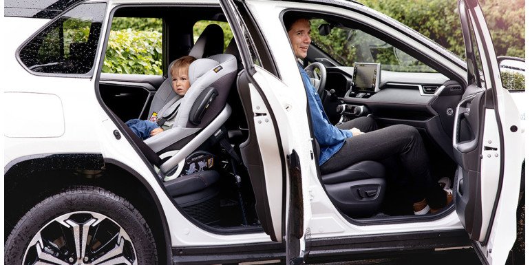 Accesorios esenciales para viajar con bebés: organización y comodidad